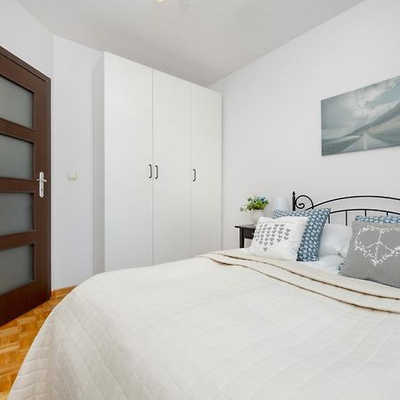 Bukowinska Apartment With Balcony And Parking And Swimming Pool By Noclegi Renters Varsóvia Exterior foto