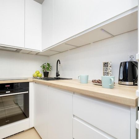 Bukowinska Apartment With Balcony And Parking And Swimming Pool By Noclegi Renters Varsóvia Exterior foto