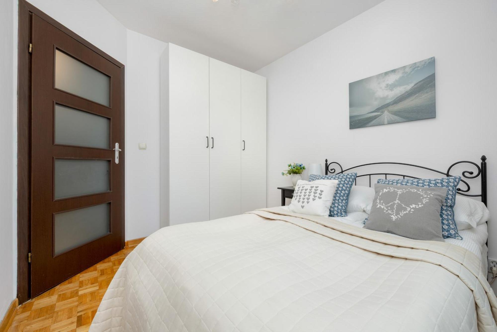 Bukowinska Apartment With Balcony And Parking And Swimming Pool By Noclegi Renters Varsóvia Exterior foto
