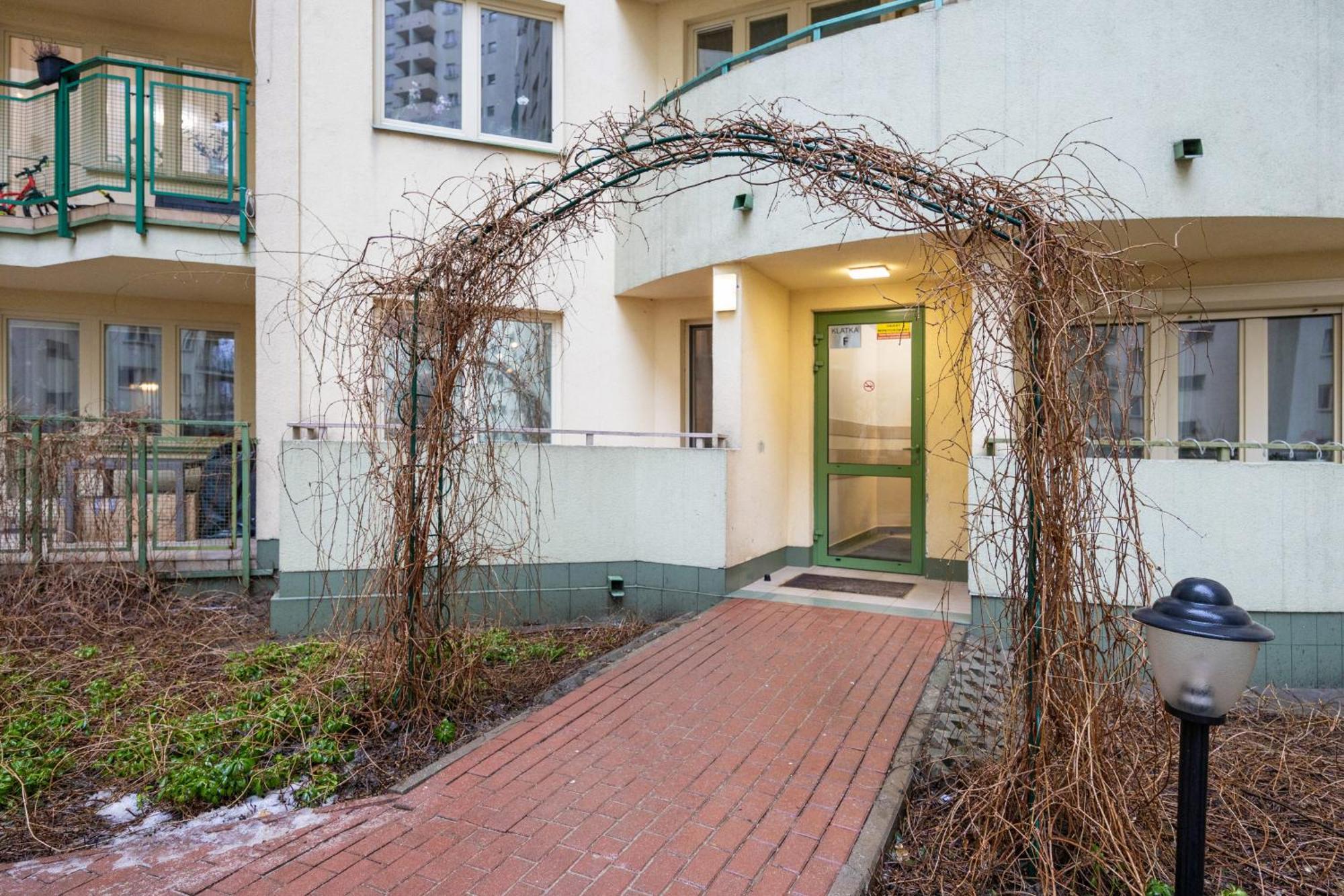 Bukowinska Apartment With Balcony And Parking And Swimming Pool By Noclegi Renters Varsóvia Exterior foto
